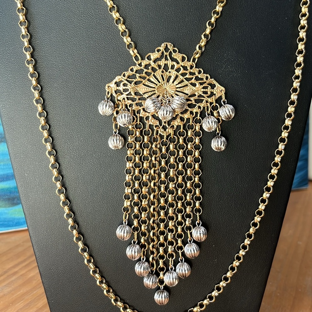 Signed Napier 1970s necklace. Gold tone costume jewelry book piece